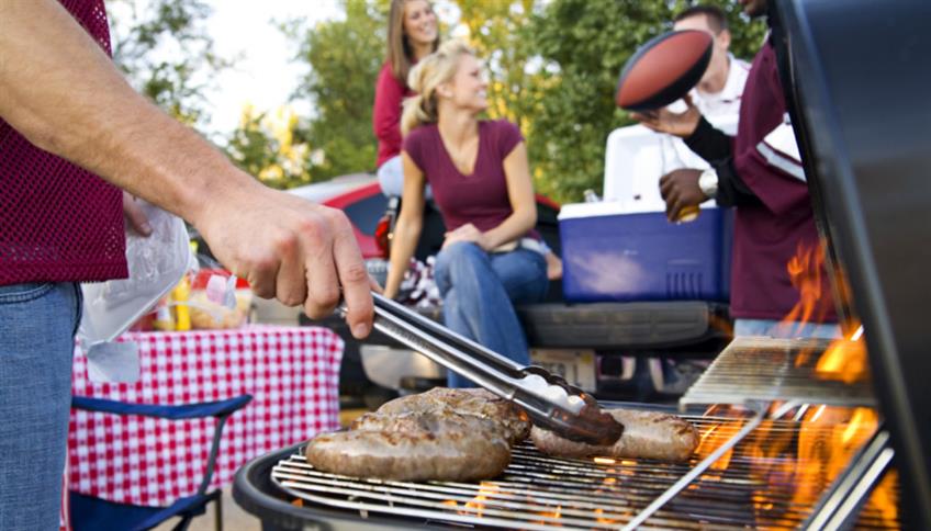 Fare un bel barbecue insieme agli amici